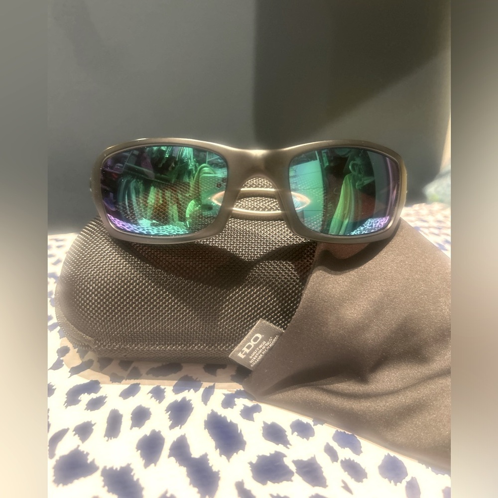 EUC Oakley gray sunglasses